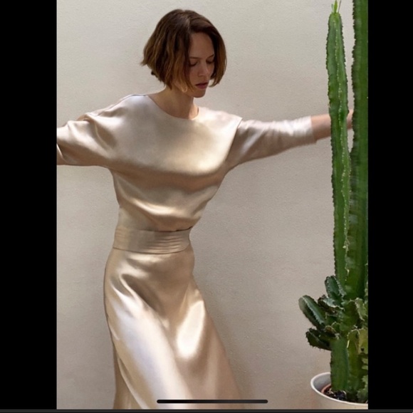 Zara Limited Edition Satin effect Asymmetric Skirt - Picture 4 of 15